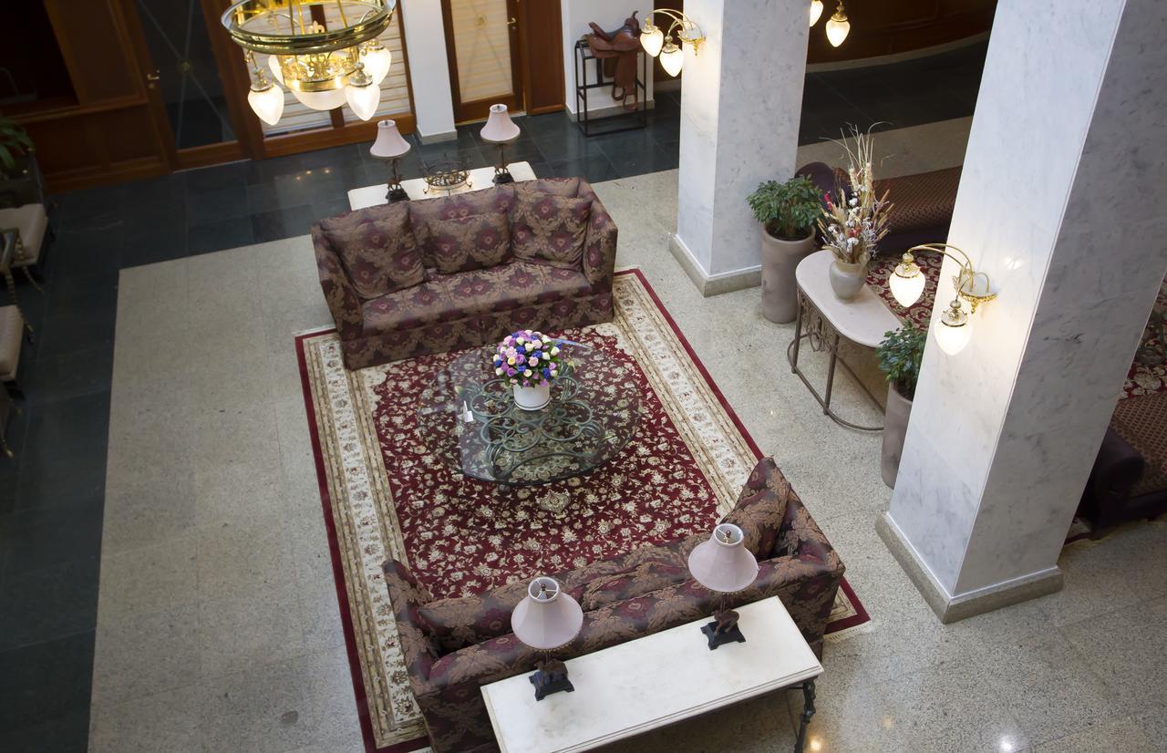 Atyrau Hotel Экстерьер фото