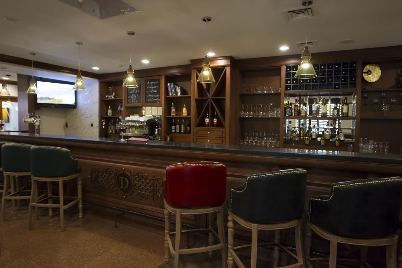 Atyrau Hotel Экстерьер фото