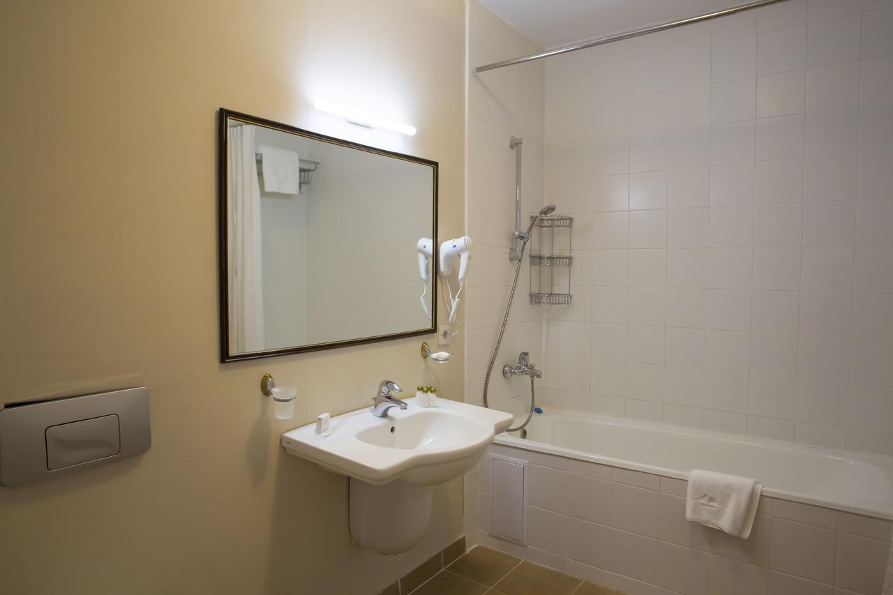 Atyrau Hotel Экстерьер фото