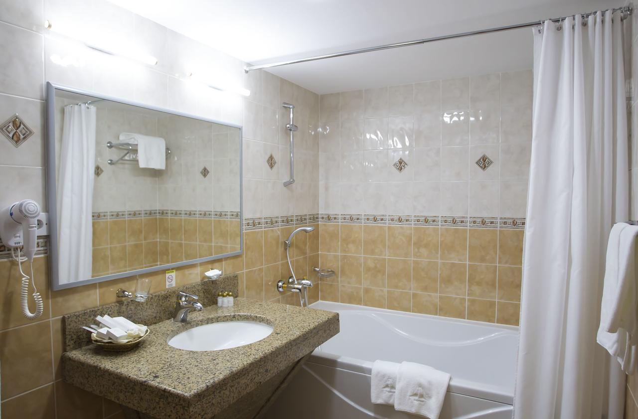 Atyrau Hotel Экстерьер фото