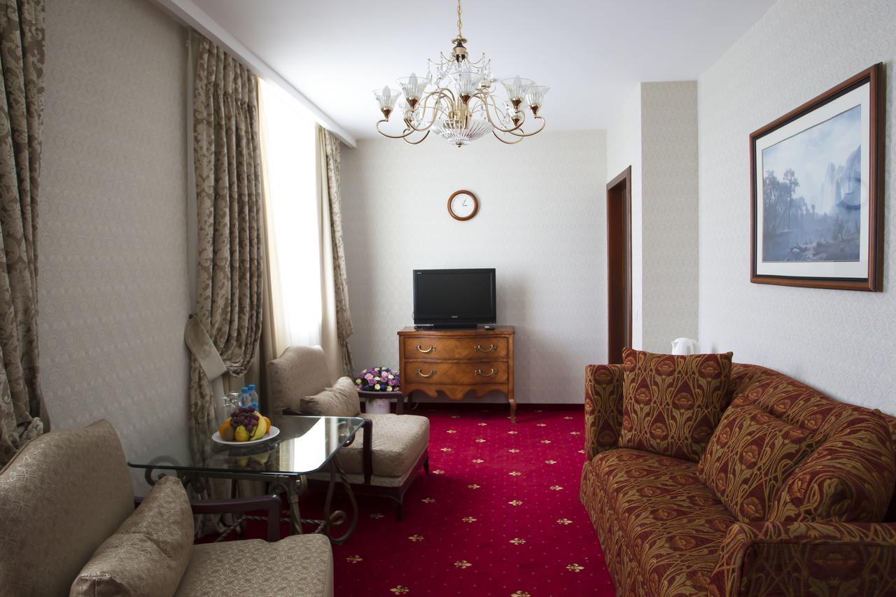 Atyrau Hotel Экстерьер фото