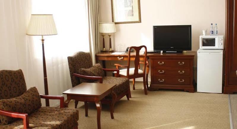 Atyrau Hotel Экстерьер фото
